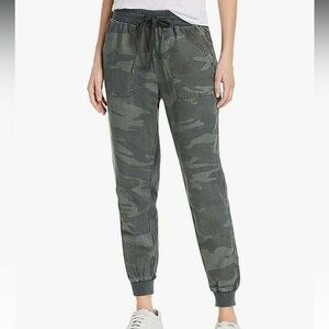 Women's Camouflage Jogger Pants